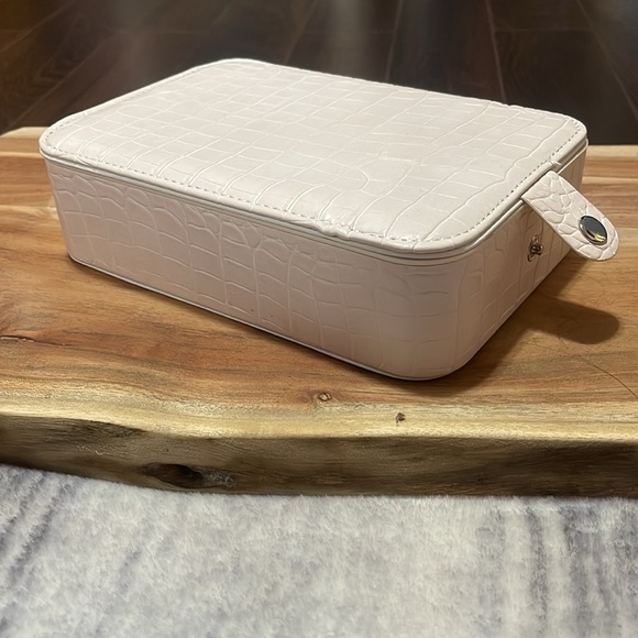 travel makeup case with light up mirror - Picture 3 of 4